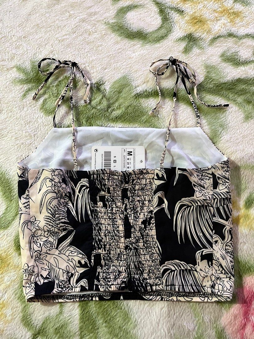 Printed Sleeveless Tank Top (Category: Sleeveless) located in Rizal. Submitted by beaa23 (Listing ID 1304871913, Image 3). Description: Rfs: too small for me Tank top Plant printed Resort wear Loungewear Crop top Sleeveless .