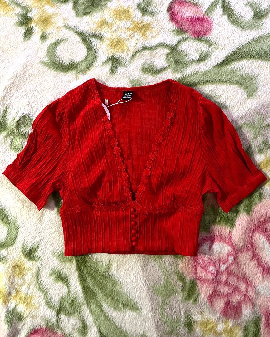 Red Crop Blouse (Category: Blouses) located in Rizal. Submitted by beaa23 (Listing ID 1304868085, Image 2). Description: Rfs: it doesn’t fit me Red Aesthetic Plunging neck Valentine’s Sexy.