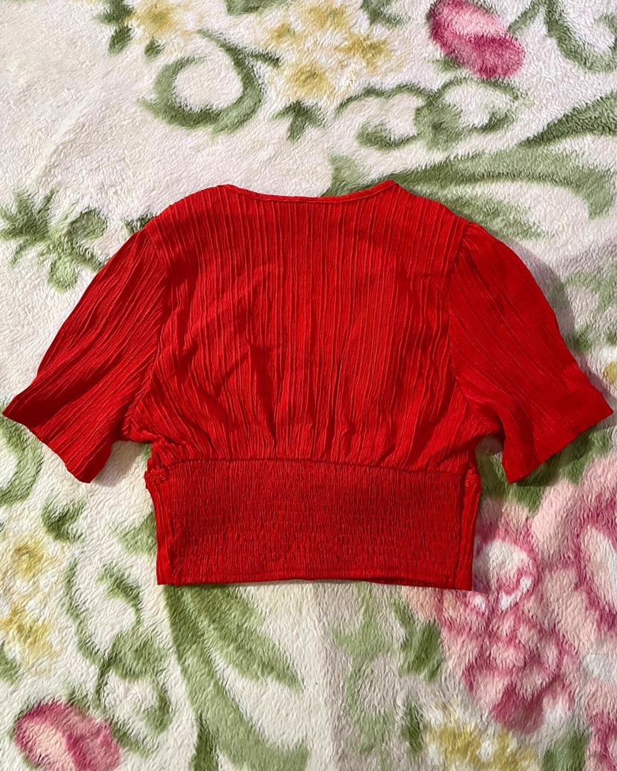 Red Crop Blouse (Category: Blouses) located in Rizal. Submitted by beaa23 (Listing ID 1304868085, Image 3). Description: Rfs: it doesn’t fit me Red Aesthetic Plunging neck Valentine’s Sexy.