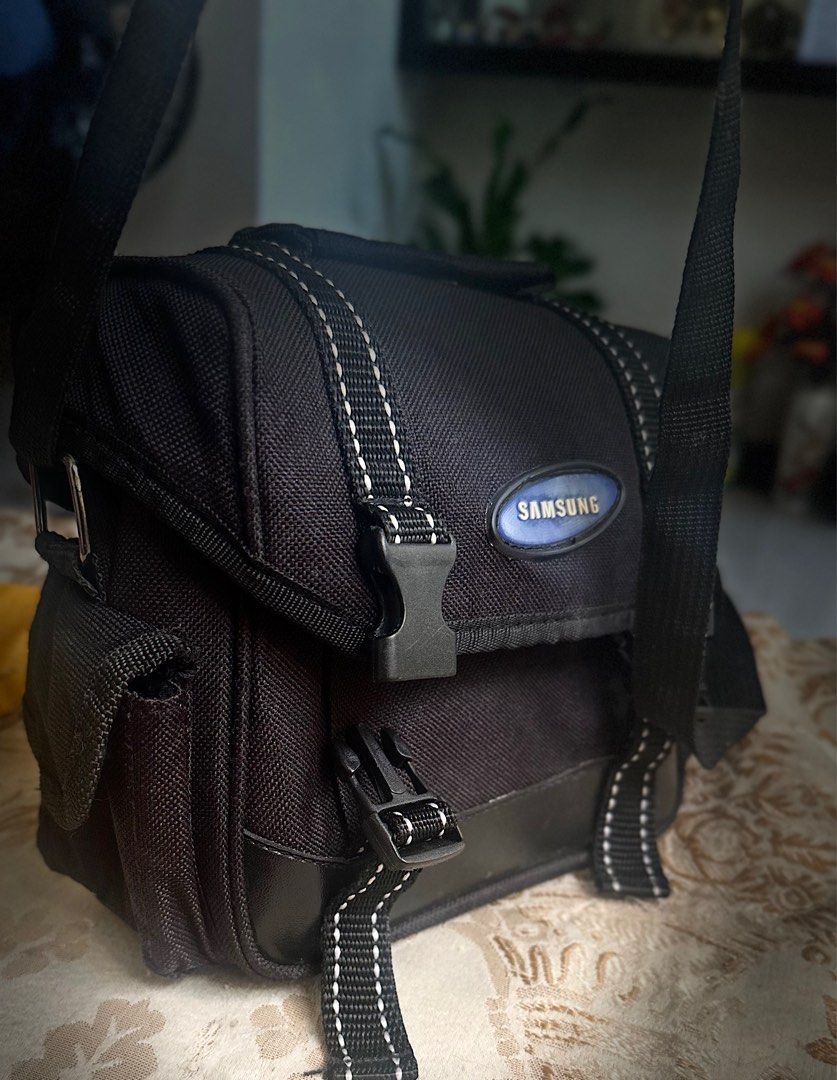Samsung camera bag (Category: Camera Bags & Carriers) located in Tagum. Submitted by itscookiemonster (Listing ID 1304831927, Image 3). Description: Samsung Camera bag 8”x 6”x 4” (LxHxW) Flaws: missing sling. .