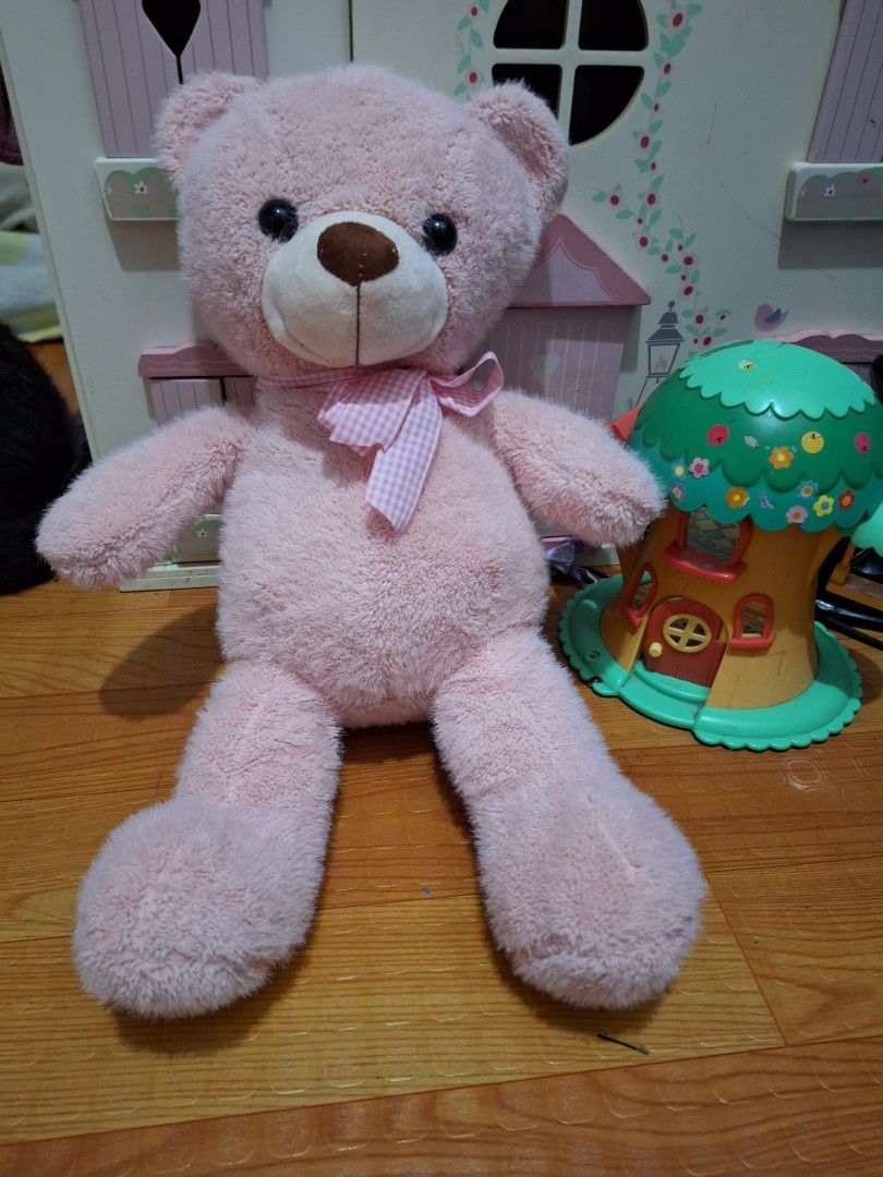 Teddy Bear big original (Category: Plushies & Soft Toys) located in Makati City. Submitted by marizelsclosetdeclutter (Listing ID 1304960402, Image 2). Description: 18 inches Rfs decluttering like new bought this Toyshop Rockwell store.