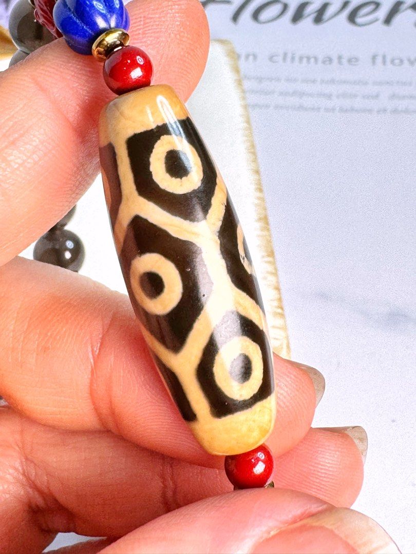 Tibetan Dzi Beads Nine-Eyed Dzi Beads 藏传老矿龟甲九眼天珠37.2x12.9mm, Hobbies &  Toys, Stationery & Craft, Handmade Craft on Carousell