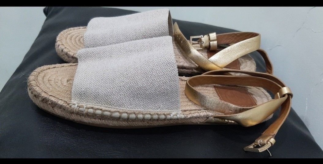 Tory Burch Authentic Espadrilles (Category: Flats & Sandals) located in Pasig City. Submitted by itsdeclutter_time (Listing ID 1304867742, Image 2). Description: size 8 footbed 25cm very good used condition minimal signs of usage very chic MOP: gcash/bpi Shipping c/o buyer pick up: taguig/pasig no box sewn the corners to reinforce it for wide feet (see 2nd to the last pic) last price posted.