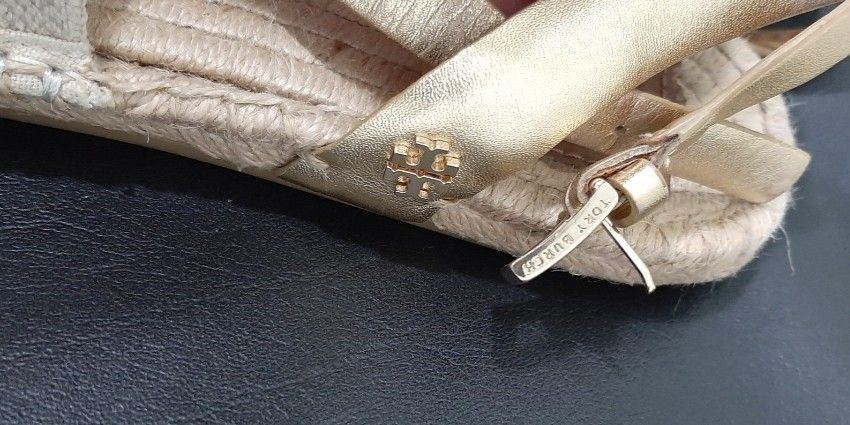 Tory Burch Authentic Espadrilles (Category: Flats & Sandals) located in Pasig City. Submitted by itsdeclutter_time (Listing ID 1304867742, Image 3). Description: size 8 footbed 25cm very good used condition minimal signs of usage very chic MOP: gcash/bpi Shipping c/o buyer pick up: taguig/pasig no box sewn the corners to reinforce it for wide feet (see 2nd to the last pic) last price posted.
