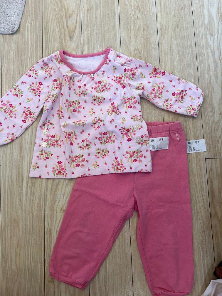 uniqlo pajama set (Category: Babies & Kids Fashion) located in San Pablo. Submitted by anshinsuru (Listing ID 1304799738, Image 1). Description: 80cm but fits 1-2 yo.