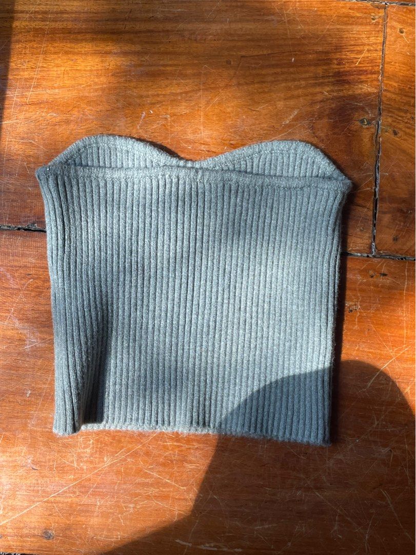 Zara knitted tube top (Category: Others Tops) located in Manila. Submitted by boldcloset (Listing ID 1304856400, Image 2). Description: Zara knitted tube top Flattering fit (corset-like) Best fits S-M Lightly used Condition 9/10 .