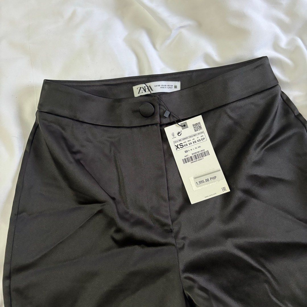 Zara Satin Flare Black Trousers (Category: Other Bottoms) located in Manila. Submitted by shop.declutter (Listing ID 1304814919, Image 2). Description: Xs on tag Fits waist size 25-26.