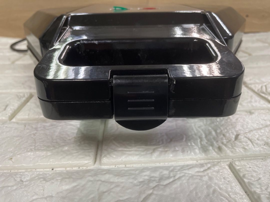 Anko large samosa maker (Category: Breadmakers) located in Pasay City. Submitted by enrico_appliances (Listing ID 1305034588, Image 2). Description: mint condition 220 volts with box 24 samosas cool touch handle slight elevated green light cracked back part of maker.