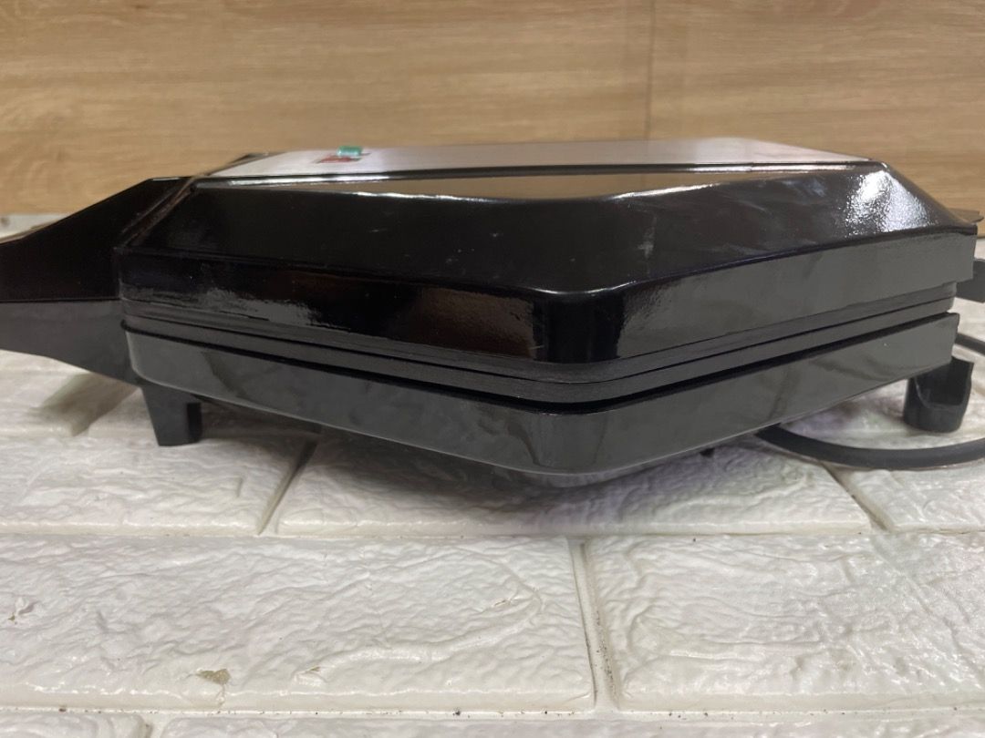 Anko large samosa maker (Category: Breadmakers) located in Pasay City. Submitted by enrico_appliances (Listing ID 1305034588, Image 3). Description: mint condition 220 volts with box 24 samosas cool touch handle slight elevated green light cracked back part of maker.