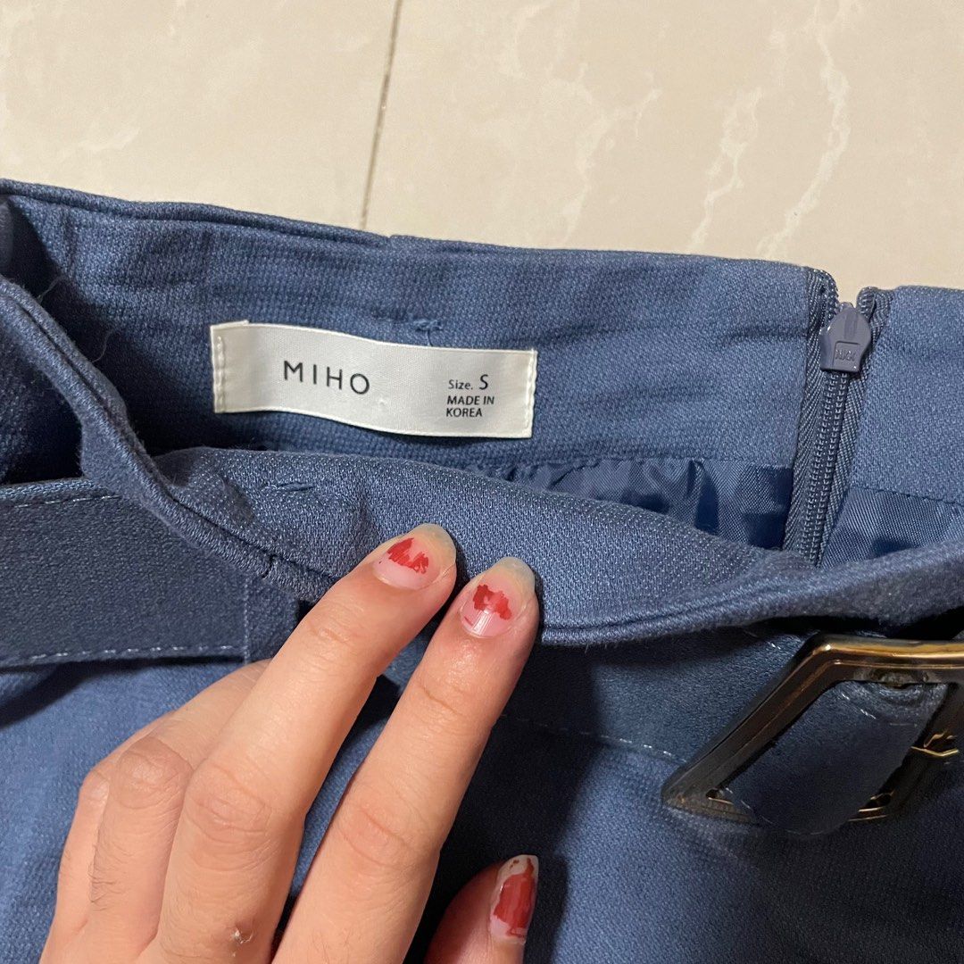 blue skirt with detachable belt (Category: Skirts) located in Las Pinas. Submitted by anitza (Listing ID 1305013870, Image 2). Description: — never used — really good quality, with real belt that can be used — korean brand !!! — sorry gusot siya sa pic but nonetheless very good condition!.