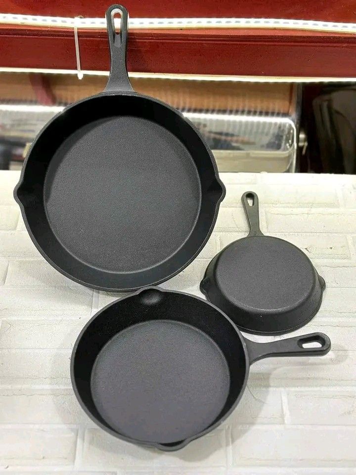 cast iron skillet pan (Category: Cookware & Accessories) located in Manila. Submitted by minidivisoria (Listing ID 1304964108, Image 2). Description: reprice CAST IRON SKILLET PAN 14 CM- 380 PESOS RS 20 CM- 480 PESOS RS 26 CM- 550 PESOS RS.