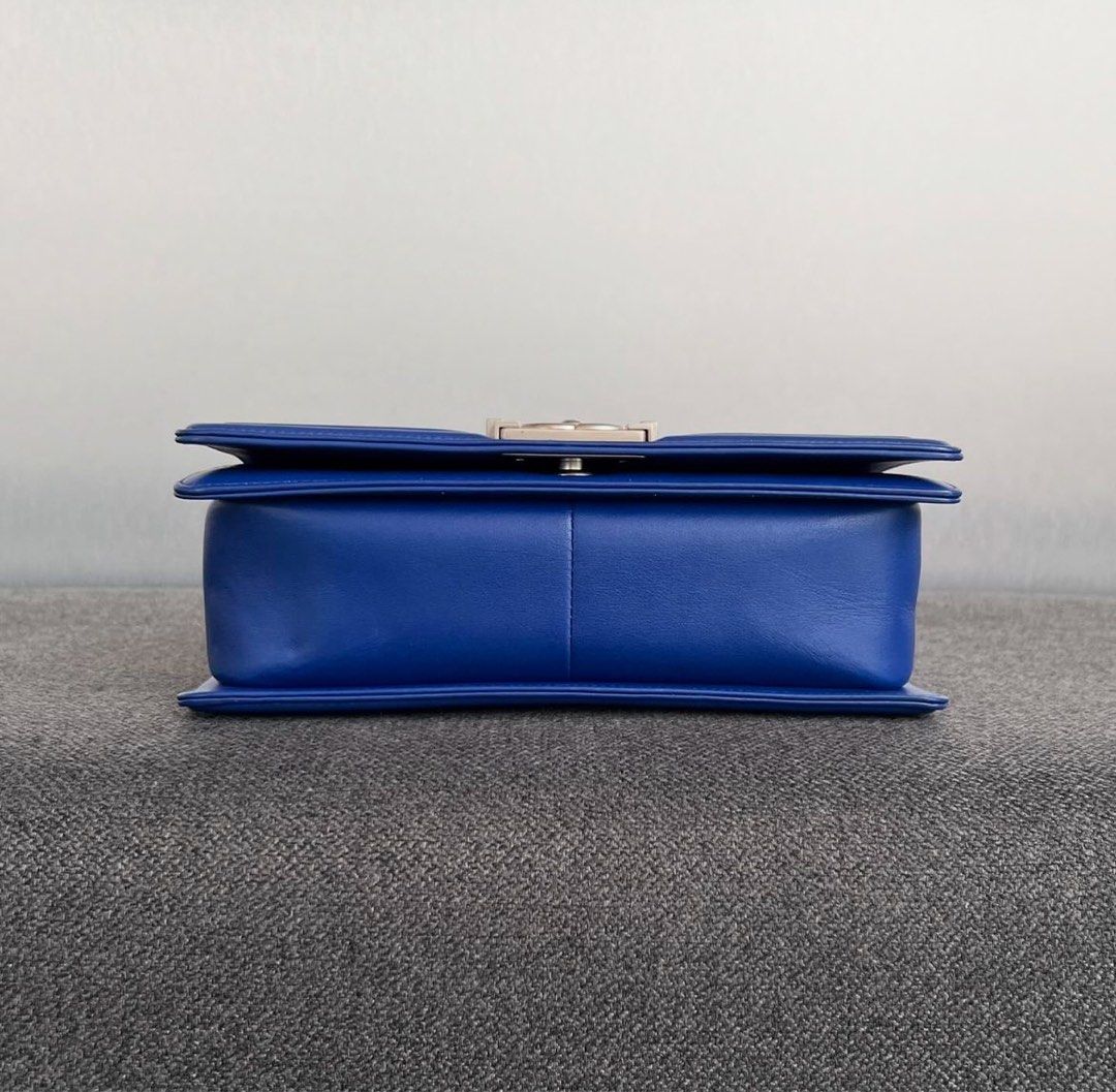 Chanel Le Boy Python Medium Python Blue (Category: Bags & Wallets) located in Singapore. Submitted by yasfinds (Listing ID 1305053007, Image 3). Description: Chanel Le Boy Python Like new Medium Python Blue Brushed Phw Series 20 Full set, receipt No box 1211* 2904# 1811+ 📱Whats App: Kai +65 9 8 2 6 3 4 7 5 ✔️Authenticity Guaranteed ❌NO IG Direct message 📕Priority to Appointment(Walk-in subject to availability) 🇸🇬181 Orchard Road, Orchard Cent