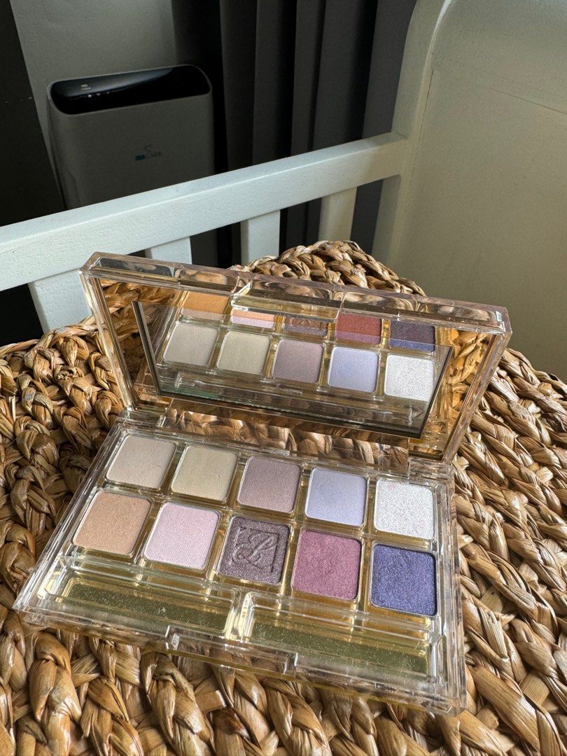 Estee Lauder Palette (Category: Makeup) located in Manila. Submitted by pormada (Listing ID 1305009912, Image 3). Description: 100% authentic Swatch only What you see is what you get.