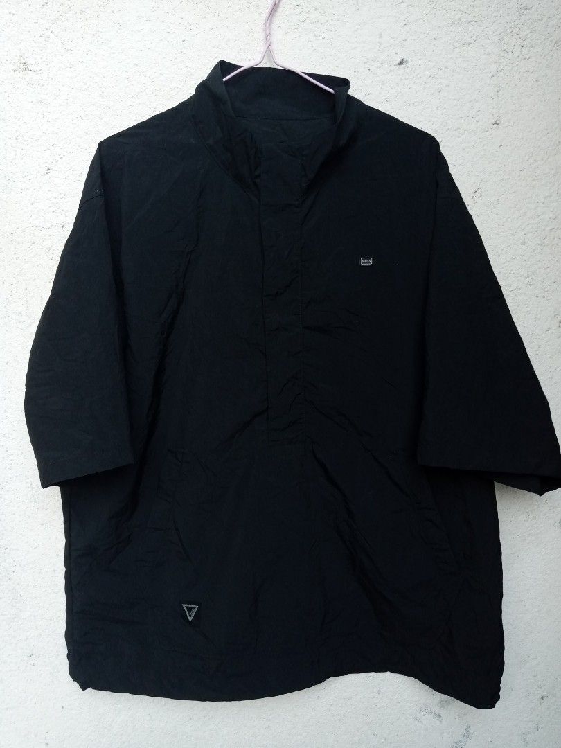 Guess windbreaker short sleeve Men s Fashion Activewear on Carousell