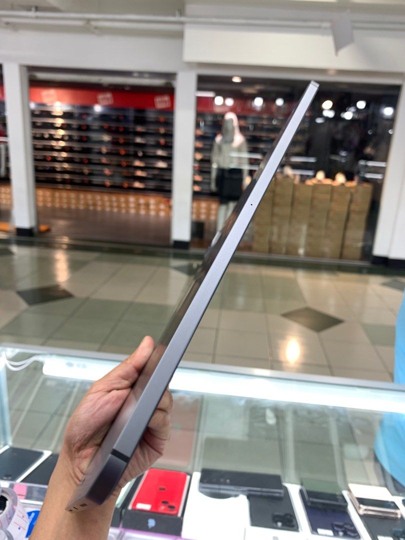 iPad Pro 12.9 (5th Gen.) 256gb (Category: iPad) located in Manila. Submitted by arzillah (Listing ID 1305009352, Image 2). Description: iPad Pro 12.9inch (5th Gen.) 256gb Wifi + Cellular Slightly use Complete package Same serial box Unused charger set Good as new All working Open for COD/COP + SF Manila area (sameday delivery) Province area (via LBC) required DP to avoid cancellations Physical store: Greenhills Shopping Center, 2ndfloor, stall#: 