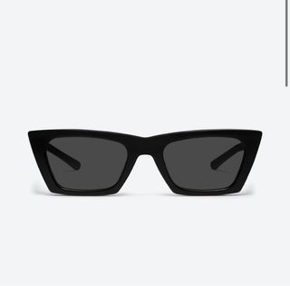 (Category: ) located in . Submitted by tablesofa (Listing ID 1305085404, Image 1). Description: .