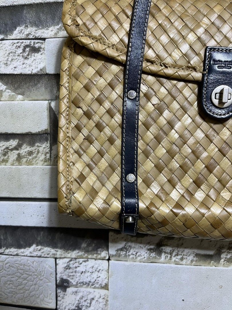 KATE SPADE NATIVE BANIG SHOULDER BAG (Category: Luxury Bags & Wallets) located in Santa Rosa. Submitted by alejon007 (Listing ID 1305072973, Image 3). Description: KATE SPADE NATIVE BANIG SHOULDER BAG 100% Legit Excellent condition No issues Medium size PRIC 1⃣5⃣8⃣0⃣ Pm.