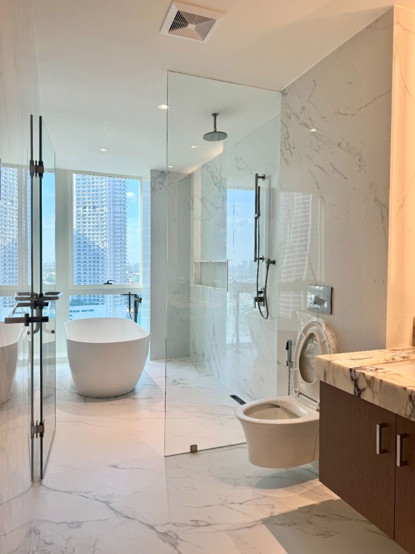 Photo inspiration: Luxury Condos With High Ceiling Master Suites In City Area Reference: Luxury Condo For Sale In The Balmori Suites Rockwell Center