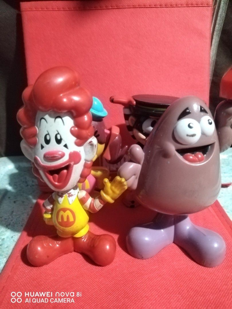 Mc Donald's Bobble Head (2005) (Category: Character Goods) located in Quezon City. Submitted by triggerman25 (Listing ID 1305009155, Image 2). Description: Sale as SET 4pcs (Mc Donald's toy collectible) Paint chip but presentable no warranty no return Gcash Payment Lalamove bayad ni buyer ang delivery fee QC loc near Tomas morato Thanks Admin.