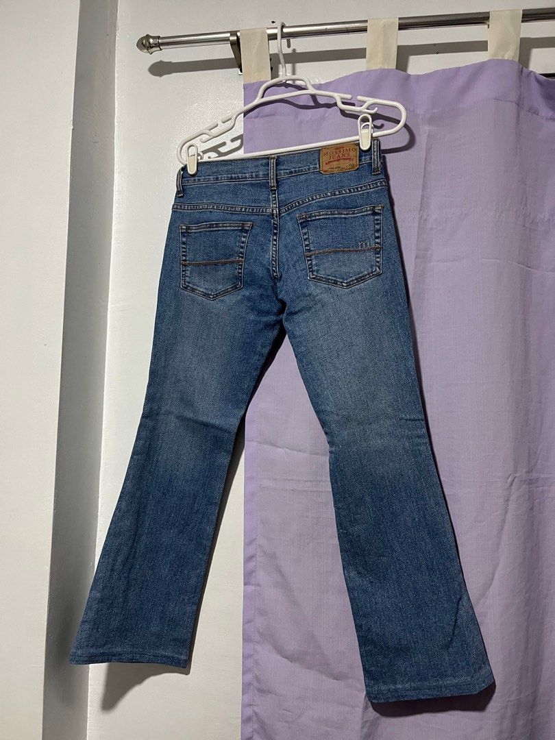 Mossimo Jeans low rise flare size 28 (Category: Jeans) located in Malabon City. Submitted by shopperistaph (Listing ID 1305079056, Image 2). Description: size 28 low rise flare jeans.