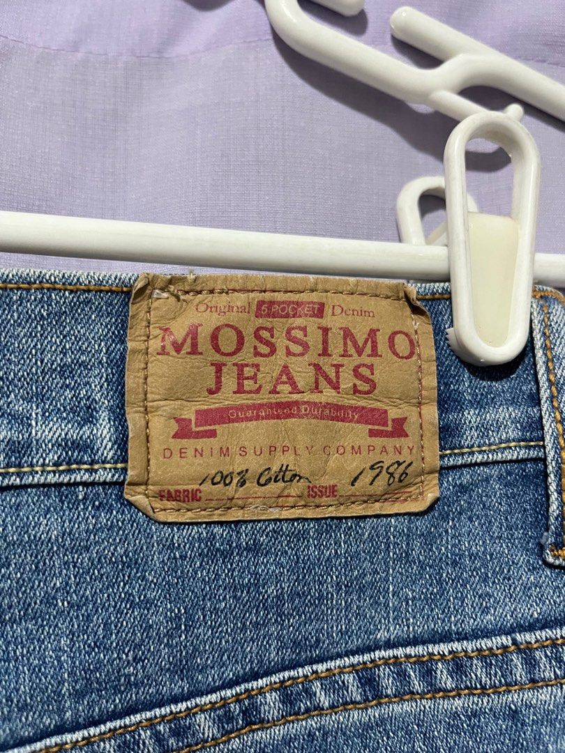 Mossimo Jeans low rise flare size 28 (Category: Jeans) located in Malabon City. Submitted by shopperistaph (Listing ID 1305079056, Image 3). Description: size 28 low rise flare jeans.