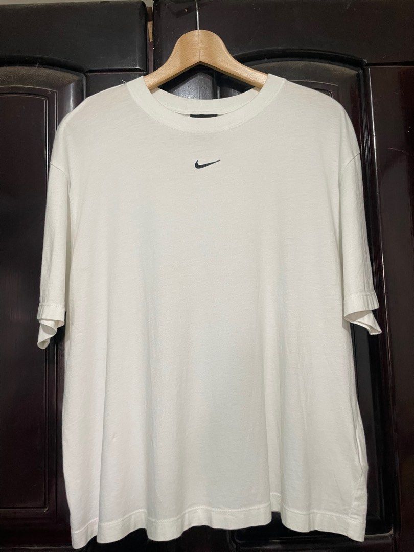 Nike oversized cropped tee (Category: Tshirts & Polo Shirts ) located in Dasmarinas. Submitted by matt.declutter (Listing ID 1305131006, Image 2). Description: dime: 22 x 25.5 unisex tee loose fit original nike shirt size on tag: XL .