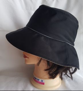 Reversible Black/Cream Sun Hat