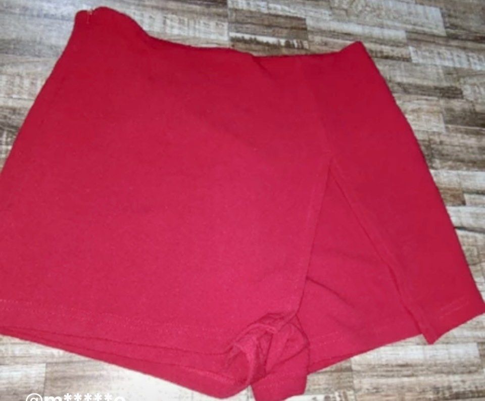 Skort (Category: Shorts) located in Quezon City. Submitted by leilopez (Listing ID 1304976241, Image 3). Description: Best fit large to xl Stretchable.