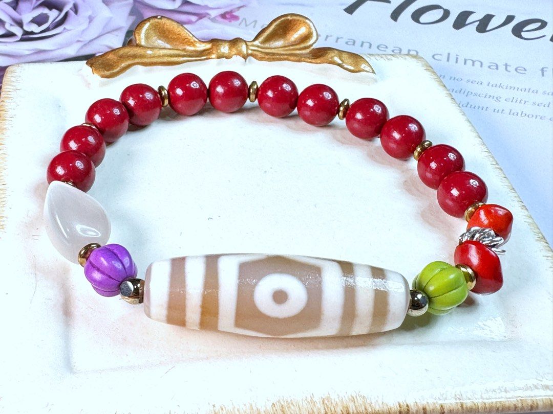 Tibetan Dzi Beads Three Eye Dzi Beads 藏传老矿白毫三眼天珠37.9x12mm, Hobbies & Toys,  Stationery & Craft, Handmade Craft on Carousell