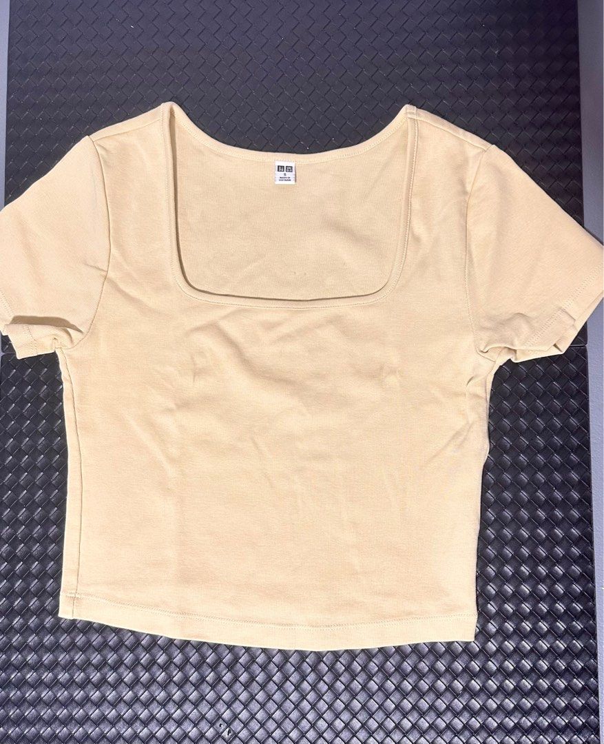 Uniqlo crop top (Category: Blouses) located in Quezon City. Submitted by leilopez (Listing ID 1304984742, Image 2). Description: LP na po 🙂 Not ukay.