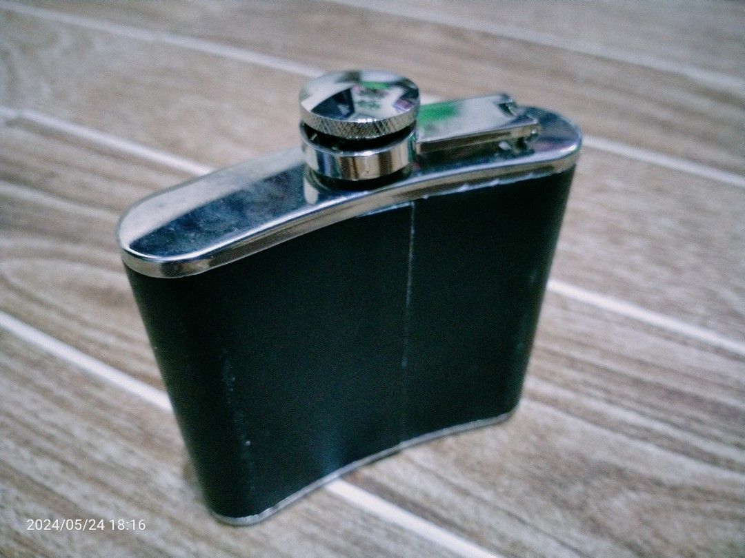 USHER HIP FLASK (Category: Water Bottles & Tumblers) located in Cabuyao City. Submitted by Bike_Clothing10 (Listing ID 1305069924, Image 3). Description: READ FIRST... FOR SALE: USHER HI FLASK Good Condition With usual scratches but very presentable PRICE: 850 PICK UP OR SHIPPING ONLY LOCATION: Cabuyao Laguna -NO COP/COD- PM FOR INQUIRIES... -Thanks-.
