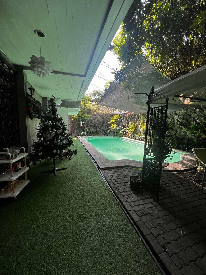 Valle Verde (Category: House & Lot) located in Taguig. Submitted by brokerhanstaneo_09178038728 (Listing ID 1304976578, Image 1). Description: Valle Verde Orientation SE /NE Lot area : 542 sqm old maintained house with swimming pool 5 br 4 car garage 180 M.