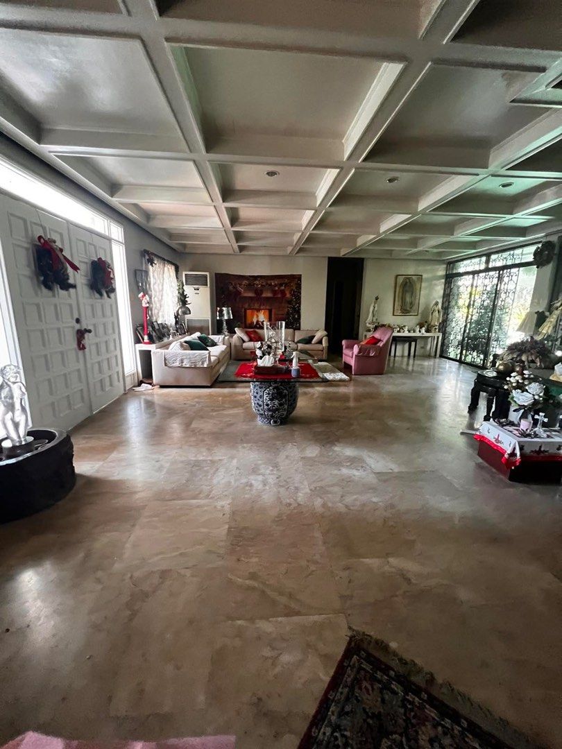 Valle Verde (Category: House & Lot) located in Taguig. Submitted by brokerhanstaneo_09178038728 (Listing ID 1304976578, Image 3). Description: Valle Verde Orientation SE /NE Lot area : 542 sqm old maintained house with swimming pool 5 br 4 car garage 180 M.