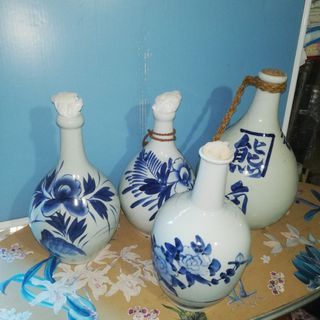 Vintage  Korean Japanese blue and white sake vase