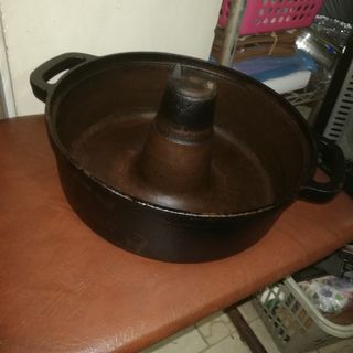 Vtg cast iron cookware/baking pot