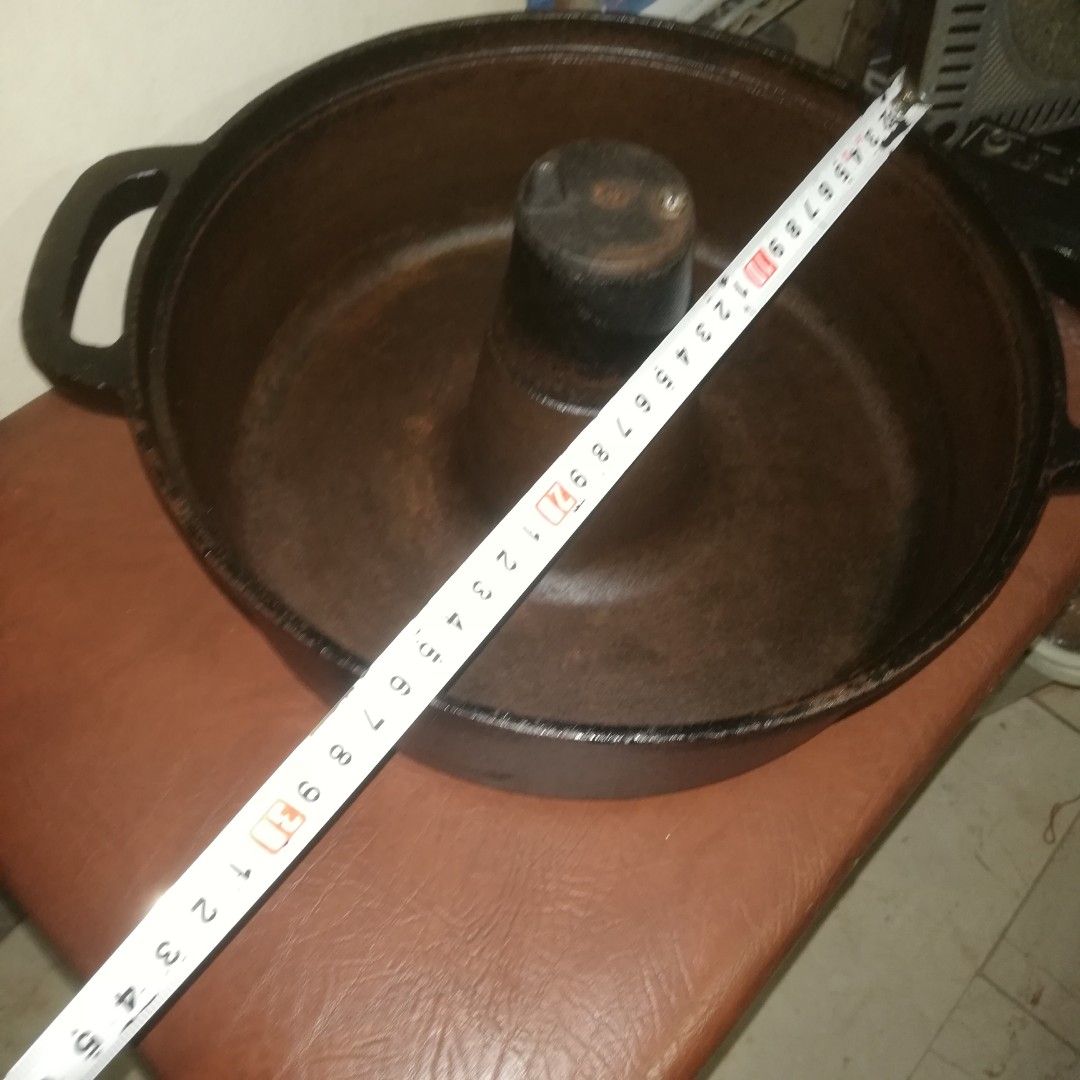 Vtg cast iron cookware/baking pot (Category: Bakeware) located in Paranaque City. Submitted by 4thestate.surplusan (Listing ID 1305081142, Image 3). Description: A vtg heavy and thick cast iron baking pot and cookware. Pls see photos.