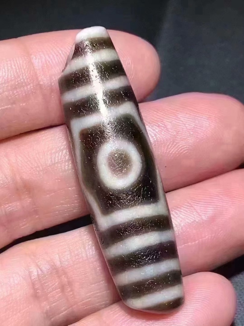 【貴重】特殊至純風化108眼天珠 西藏藏区收来，七宝之首至纯天珠九眼朱砂天珠，有极致风化的顶级