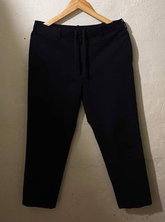 AUTHENTIC UNIQLO EZY SMART ANKLE PANTS 👖 LIKE NEW CONDITION✅‼️ NO ISSUE

SIZE MEDIUM 30-34✅