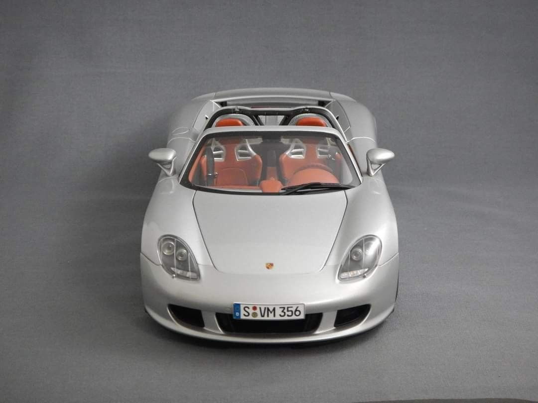 オートアート AUTOart 1/18 ポルシェ カレラGT シルバー