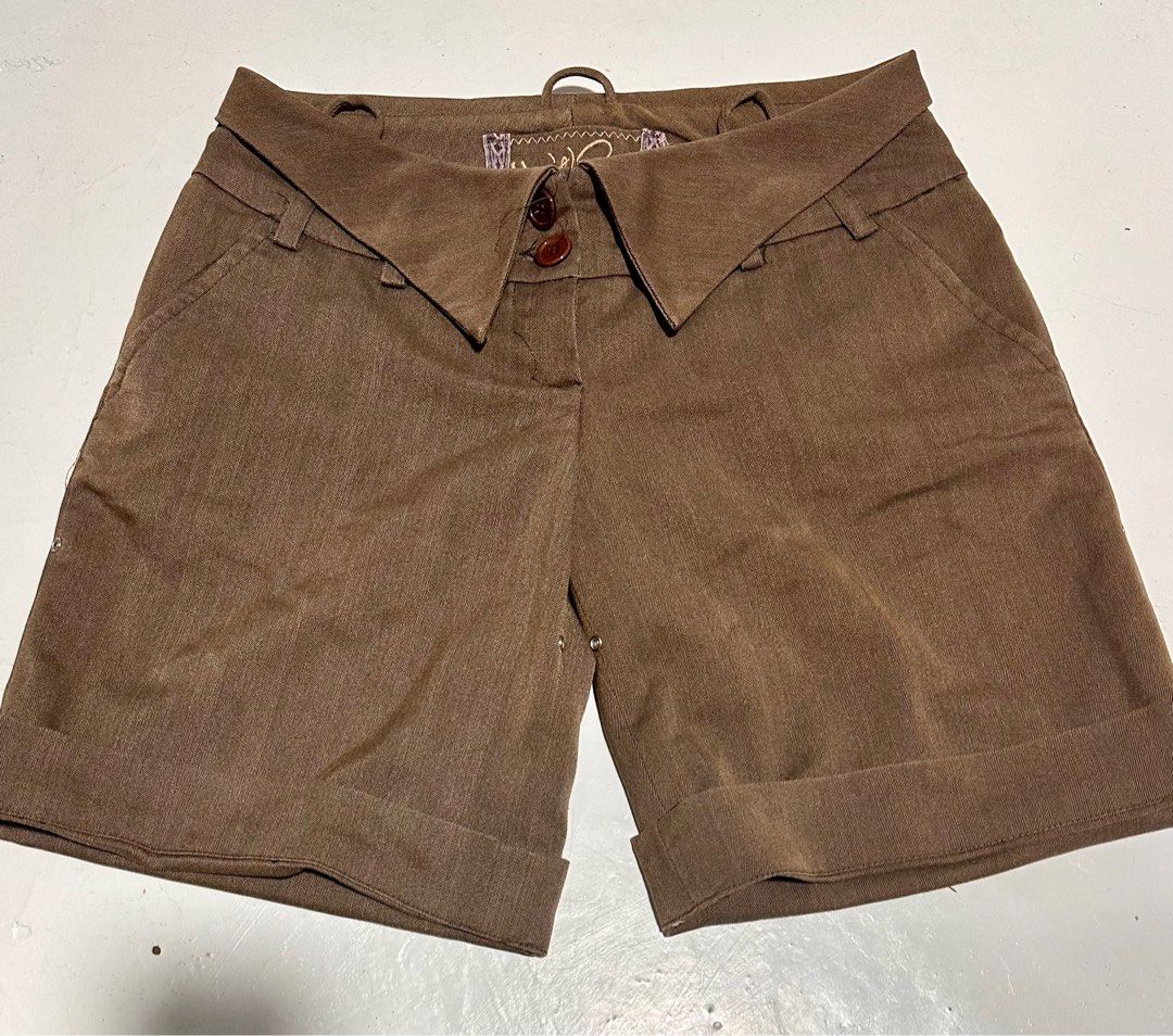 Bermuda shorts (Category: Shorts) located in Quezon City. Submitted by leilopez (Listing ID 1305166508, Image 2). Description: 👉🏼400 each High quality material Can also be adjusted to digf length. Waist 27-29in Length 16in .