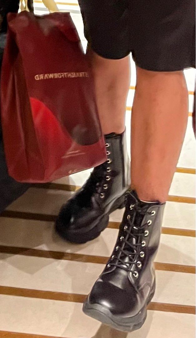 Boots (Human) Unisex (Category: Boots) located in Manila. Submitted by furless (Listing ID 1305233646, Image 2). Description: Used once..