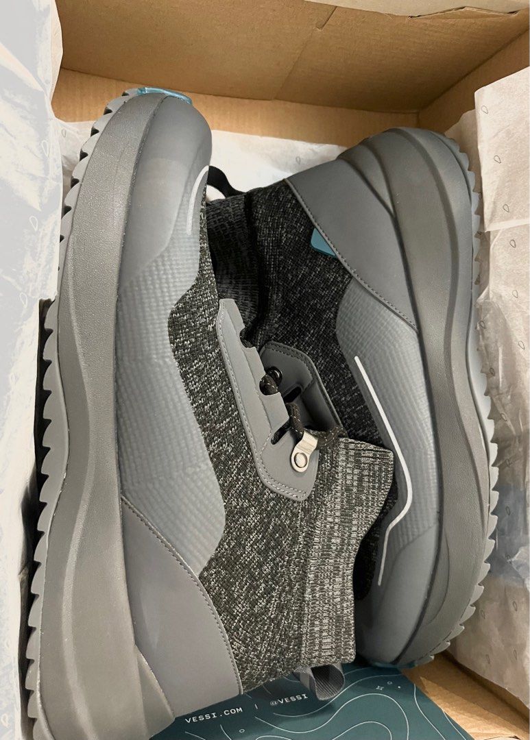 Brand new Vessi shoes (Category: Footwear) located in Toronto. Submitted by armangagiu70983 (Listing ID 1305202325, Image 1). Description: Hi everyone 👋 i am selling these brand new Vessi shoes for cheaper than usual price which is 175 The original price is 195 before tax.