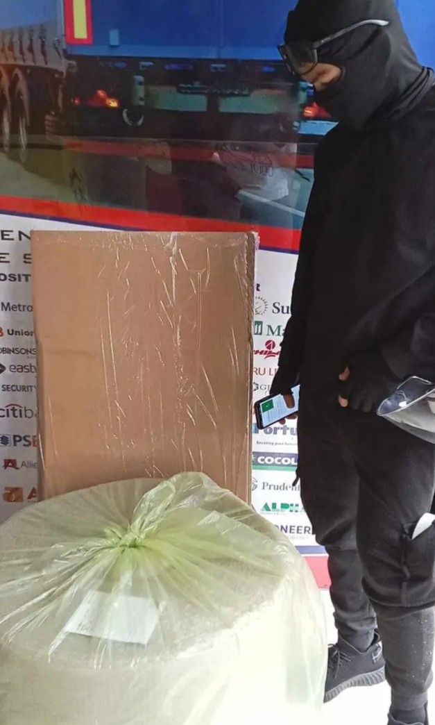BUBBLE WRAP/ BALIKBAYAN BOXES - TO BEL AIR MAKATI (Category: Craft Supplies & Tools) located in Quezon City. Submitted by uno_store (Listing ID 1305190411, Image 2). Description: !! 🔥 BUBBLE WRAP / BALIKBAYAN BOXES - PANG NEGOSYO GRAND SALE 🔥 !! MORE SIZES TO CHOOSE FROM!! AFFORDABLE BOXES FOR YOUR GROWING BUSINESS ✅ proof of delivery 1 roll 20x100 clear bubble wrap 6 balikbayan boxes sold sold bound to Bel-Air Makati thank you po sur jonas rep
