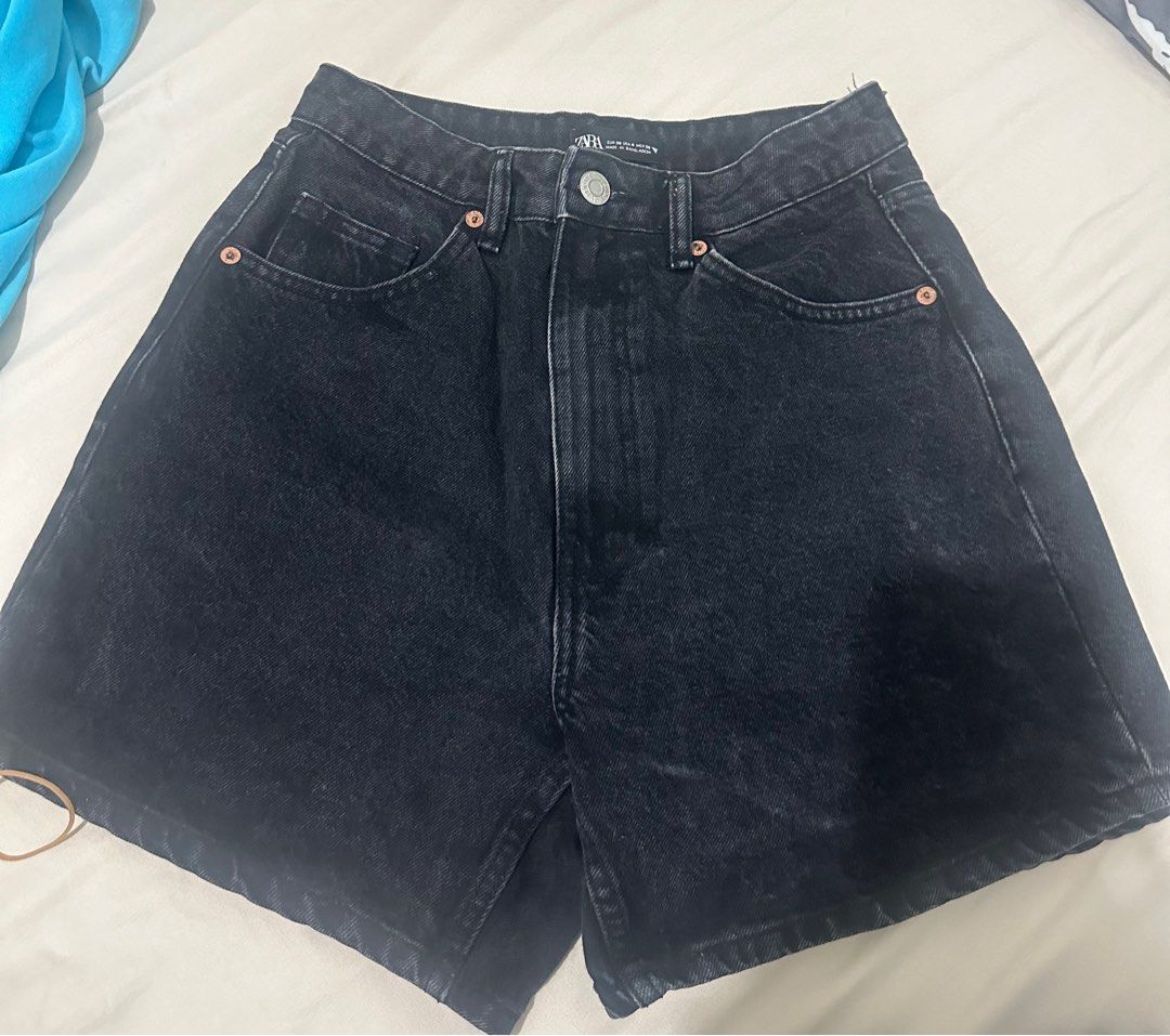 bundle shorts (Category: Announcements) located in Consolacion. Submitted by thebundlequeen (Listing ID 1305160975, Image 2). Description: 2 Zara shorts (authentic) 1 American Apparel shorts.