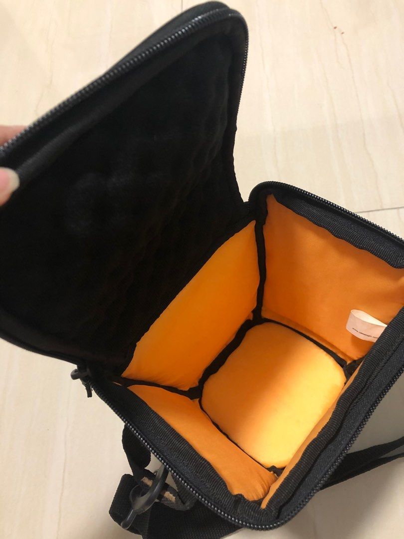 Case Logic - DSLR Camera Bag (Category: Camera Bags & Carriers) located in Manila. Submitted by summerkissmnl (Listing ID 1305266017, Image 2). Description: Hard Case Bag - With minimal flaws. (Chipped off black thingy at the bottom) other than that the bag is still in good condition. It doesn’t affect the purpose of the bag. It can till protect your camera from breaking. 🙂 Qc pick up. .