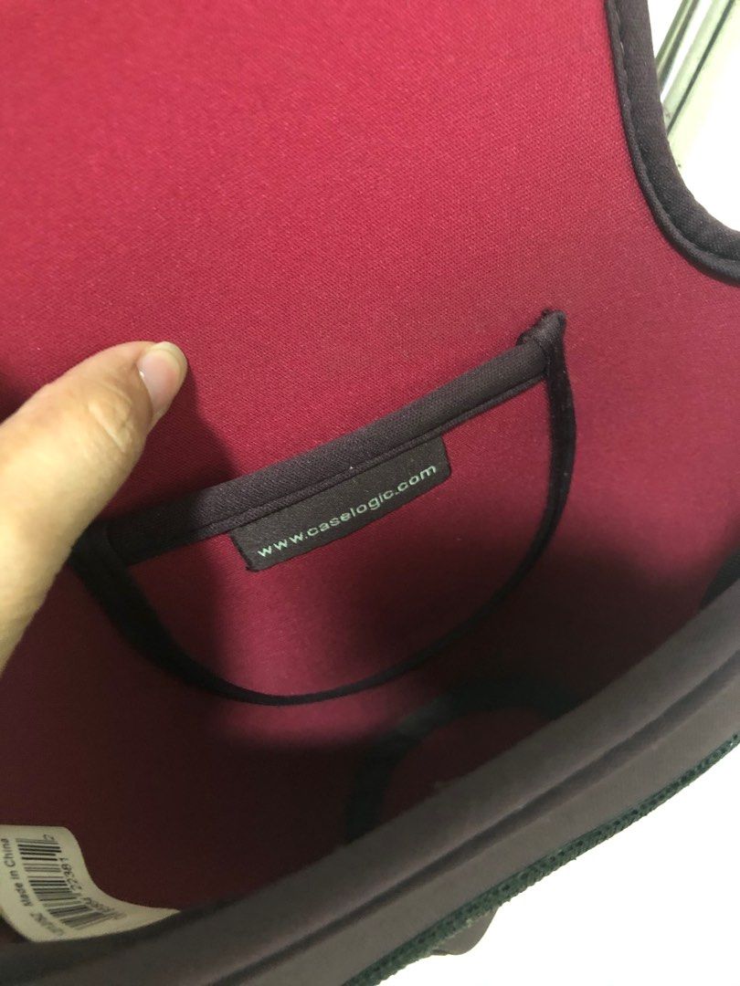 Case Logic Bag- DSLR camera Carrier bag (Category: Camera Bags & Carriers) located in Manila. Submitted by summerkissmnl (Listing ID 1305266346, Image 3). Description: Maroon in color Like new Very elegant in actual 😍.