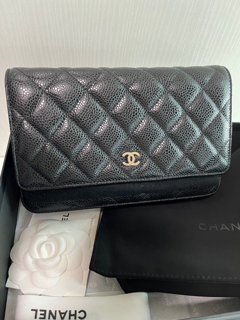 Chanel WOC （分類：手袋及銀包）位於 Hong Kong。 由 hedy_bu 提交（商品編號 1305266708，圖片 1）。簡介： 全新 Full Set 晶片款 黑金魚子紋牛皮 可提供copy invoice 購於海港城。