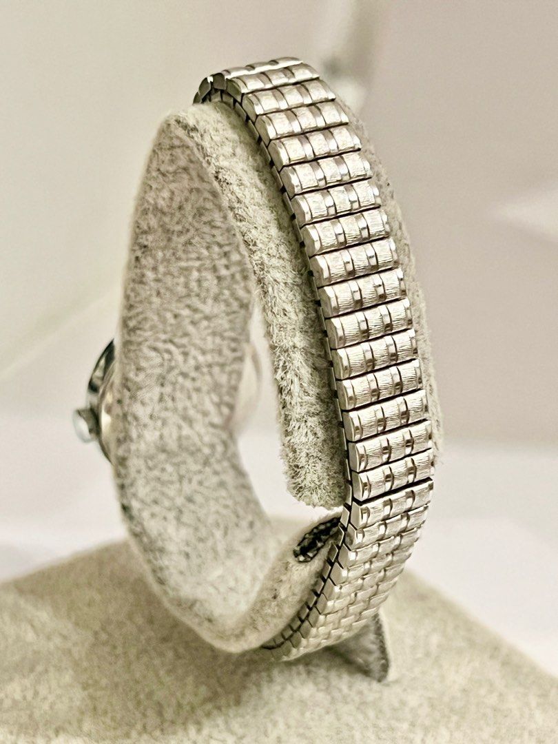 Vintage excalibur ladies watch 2025