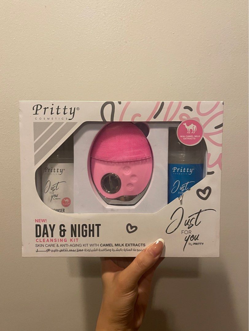 Facial Cleansing Device (Similar to Foreo 😋) (Category: Face Care) located in Quezon City. Submitted by ellereve_ph (Listing ID 1305136110, Image 2). Description: Selling just the facial cleanser device. NOTE THAT: The cleansers are already expired. - Bought it from Dubai 🤗 .