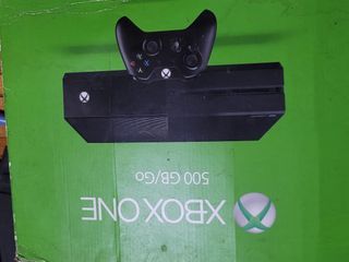 FOR SWAP OR SALE XBOX ONE  WITH KINECT, 3 CONTROLLERS AND GAMES